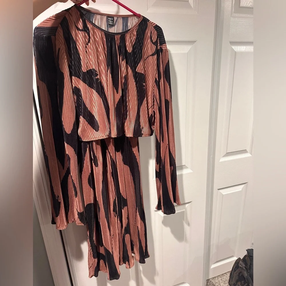 SHEIN Black and Pink Pleated Wide-Leg Jumpsuit - Picture 2 of 3